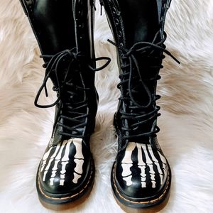 Dr. Martens- Skelly Glow-in-the-dark